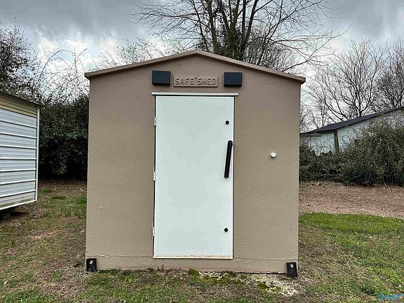 3rd image of 57 Johnson St