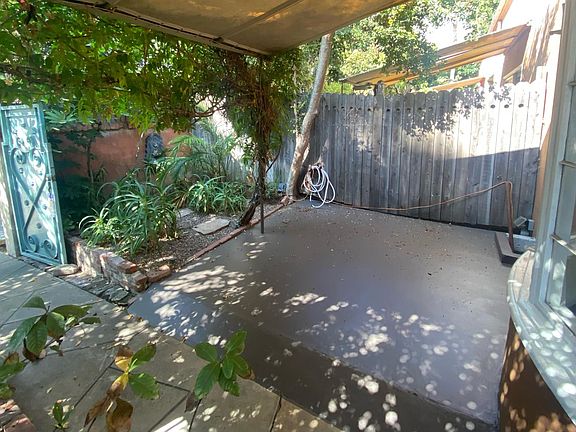 5th image of 1436 N Laurel Ave