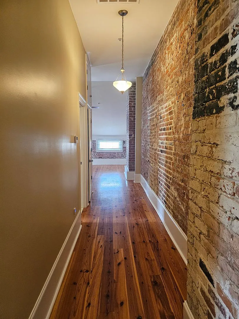 802 St. Charles — Photo 3