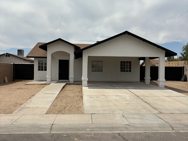 574 N Bernal Dr — Photo 1