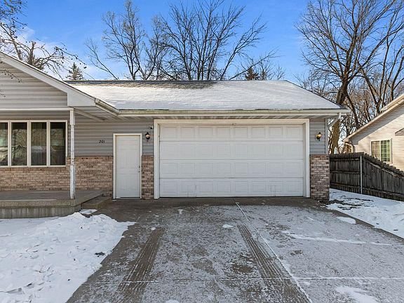 4th image of 201 E Meadow Grove Blvd