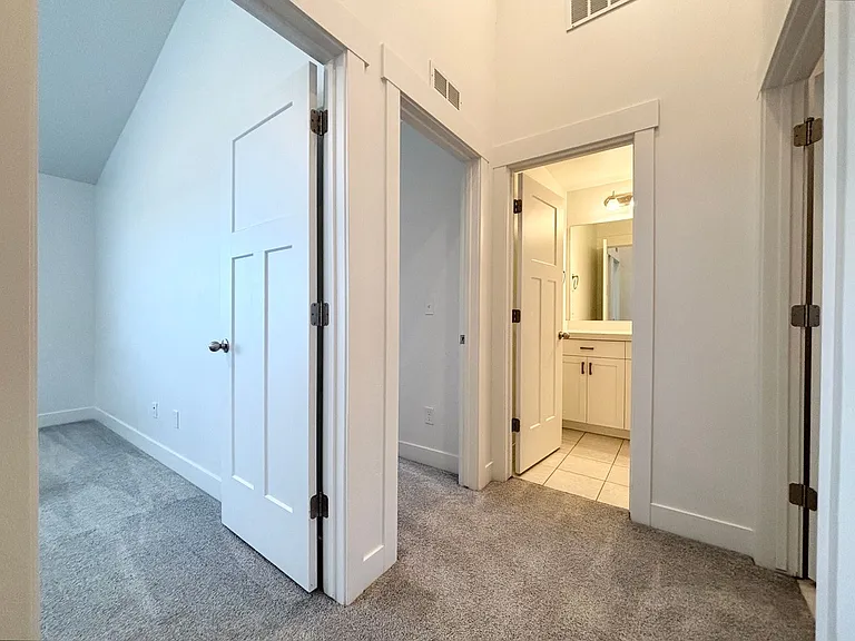 899 E Pacific Dr — Photo 14