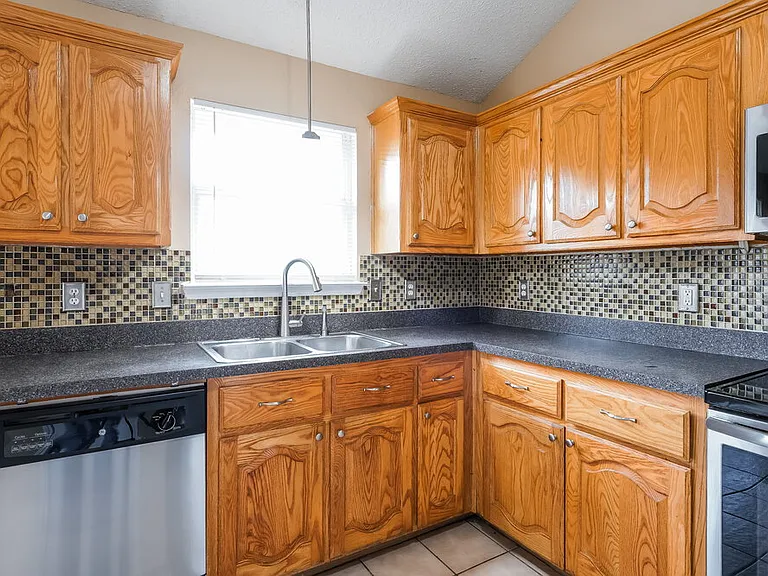 705 Pine Hollow Dr — Photo 8