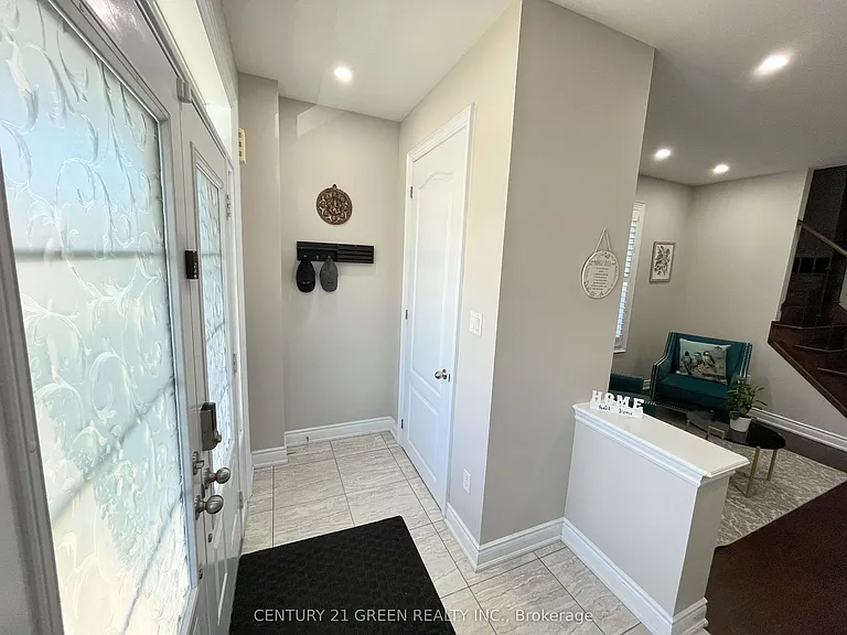 199 Windfields Farm Dr W — Photo 3
