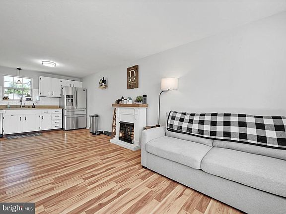 5th image of 2413 Potomac Ave