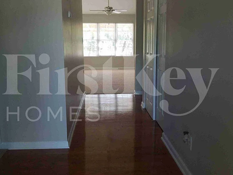 136 Rockbridge Ct — Photo 4
