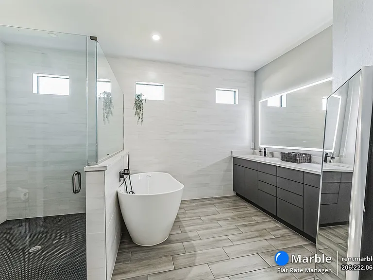 4618 Catalina Ln — Photo 8