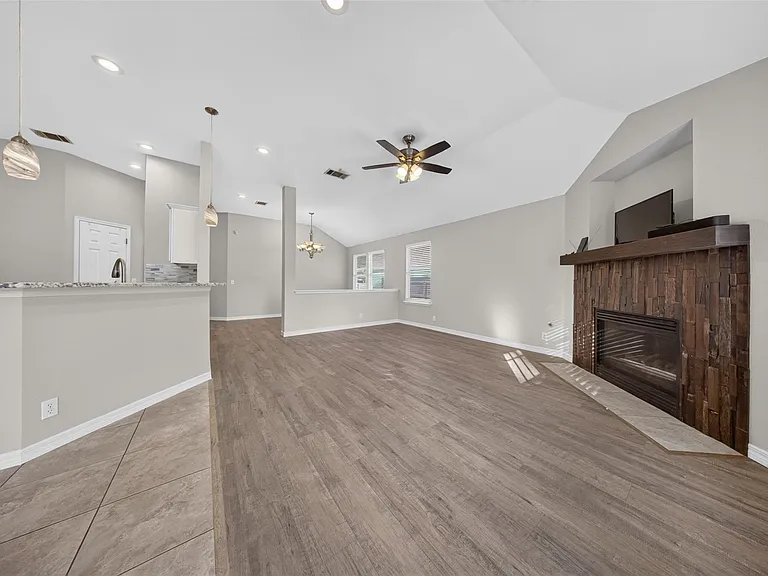 241 Brian Ln — Photo 6