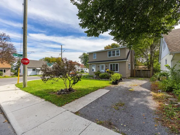 2 Dunkirk Ave, Kingston, ON K7K 2H4