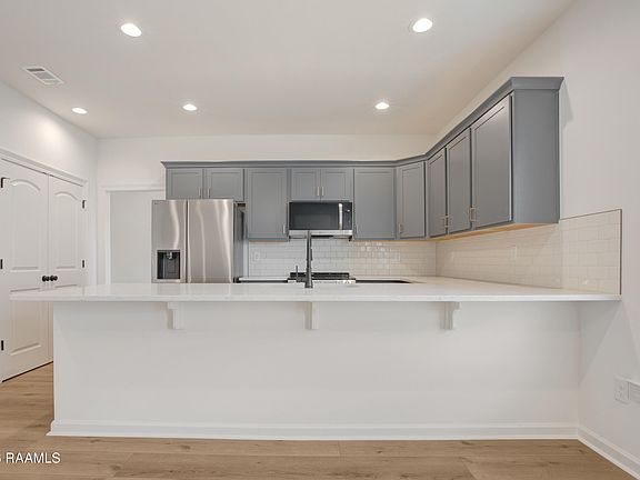 3rd image of 108 Ridgedale Aly