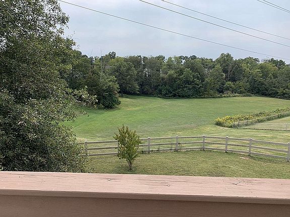 3rd image of 612 Brookwood Dr