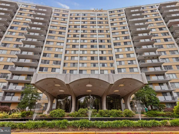 301 N Beauregard St APT 216, Alexandria, VA 22312
