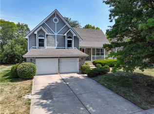 1217 SW Crossing Dr, Lees Summit, MO 64081