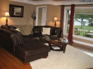 1891 Caronia Dr, Lyndhurst, OH 44124