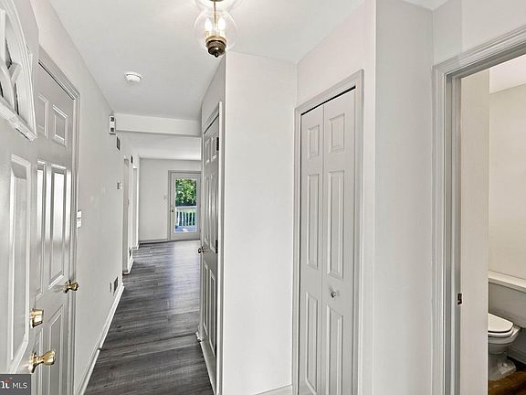 3rd image of 116 Parklawn Ct