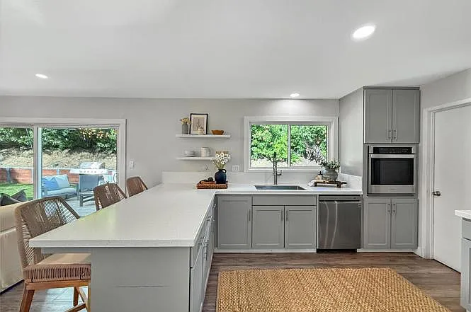 8 Cherry Hills Ct — Photo 12