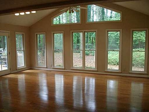 3rd image of 2090 Argyle Dr SE