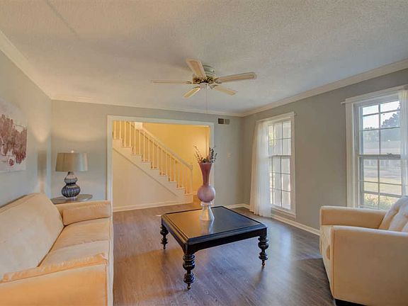 2nd image of 3799 Windyke Dr