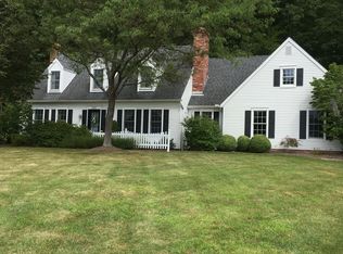 240 Senlac Hills Dr, Chagrin Falls, OH 44022