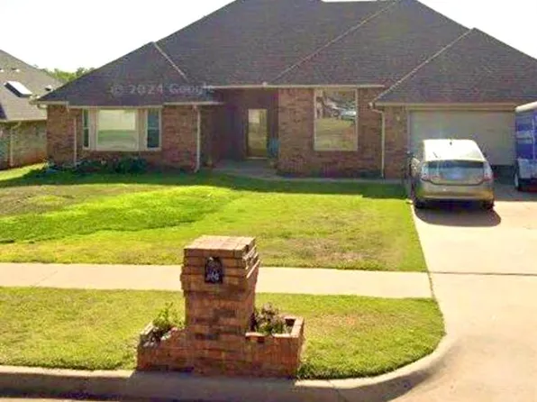 316 S Ramblin Oaks Dr, Moore, OK 73160