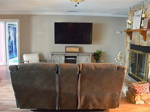 4th image of 106 Elm Sq S