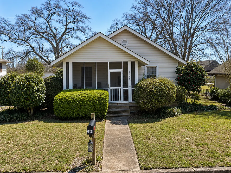 2205 2nd Ave