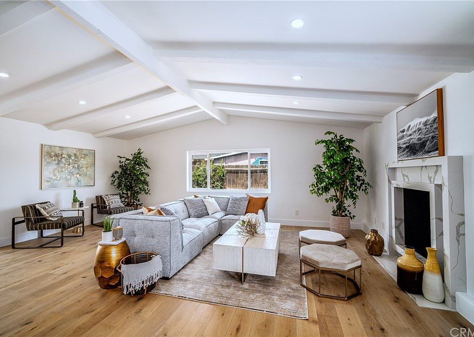 1st image of 297 Rose Ln