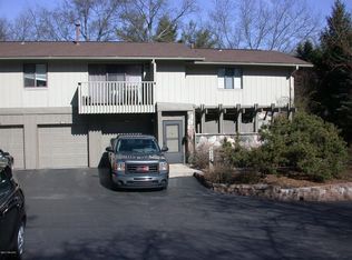 3860 Greenleaf Cir, Kalamazoo, MI 49008