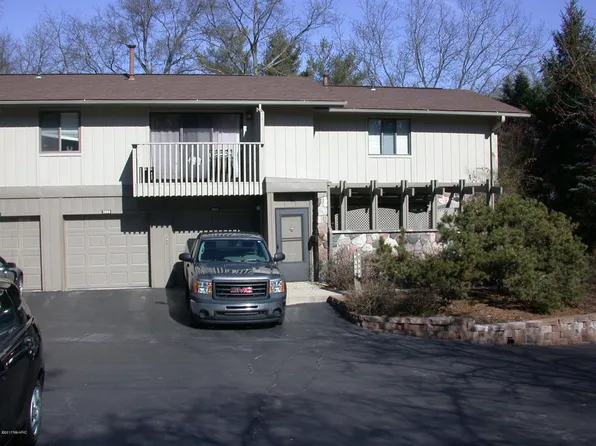 3860 Greenleaf Cir, Kalamazoo, MI 49008