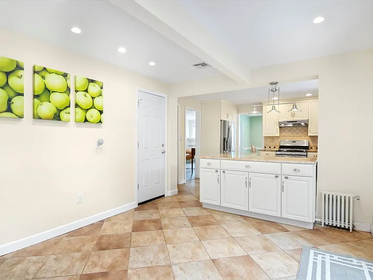 36 Amelia Ave — Photo 10
