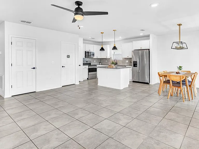 747 Citrus Isle Dr — Photo 10