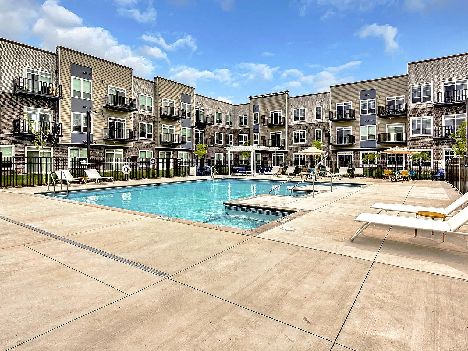 Urbana Court — Photo 1