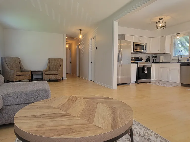 112 Betts St — Photo 6