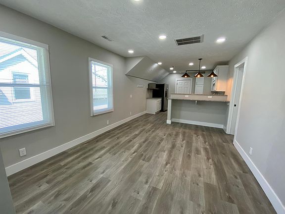 3rd image of 1949 W 52nd St #2
