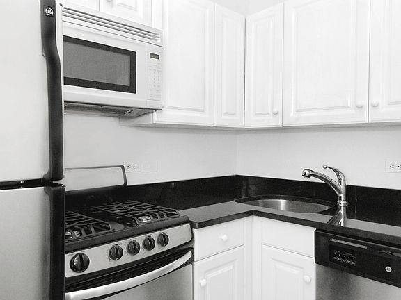 4th image of 230 E 79th St APT 3D