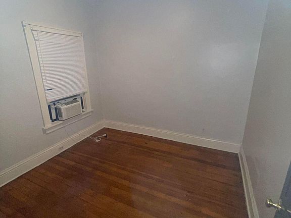 3rd image of 1732 Esmonde St