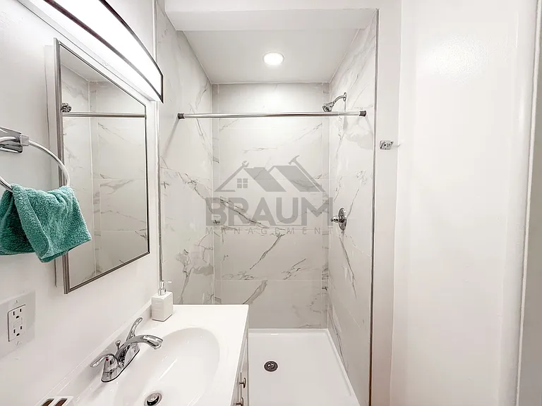 13129 OXNARD ST. — Photo 26