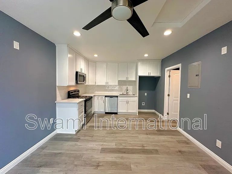 1716-1718 1/2 W 49th St #1718-2/3 — Photo 6