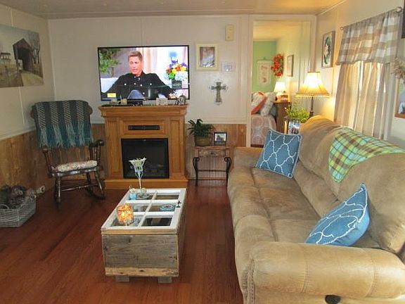 3rd image of 308 Dogwood Ln