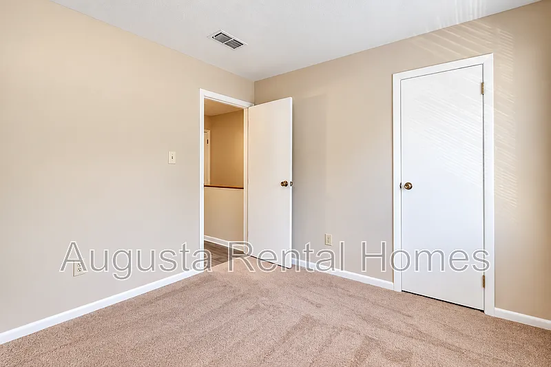 2 bed, 1.5 bath, 960 sqft, $1,040 — Photo 4