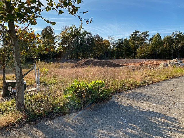 2nd image of 353 Canterbury Dr Lot 19