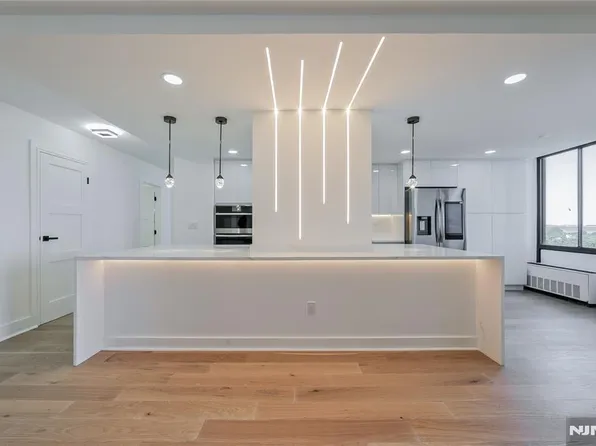200 Winston Dr APT 405, Cliffside Park, NJ 07010