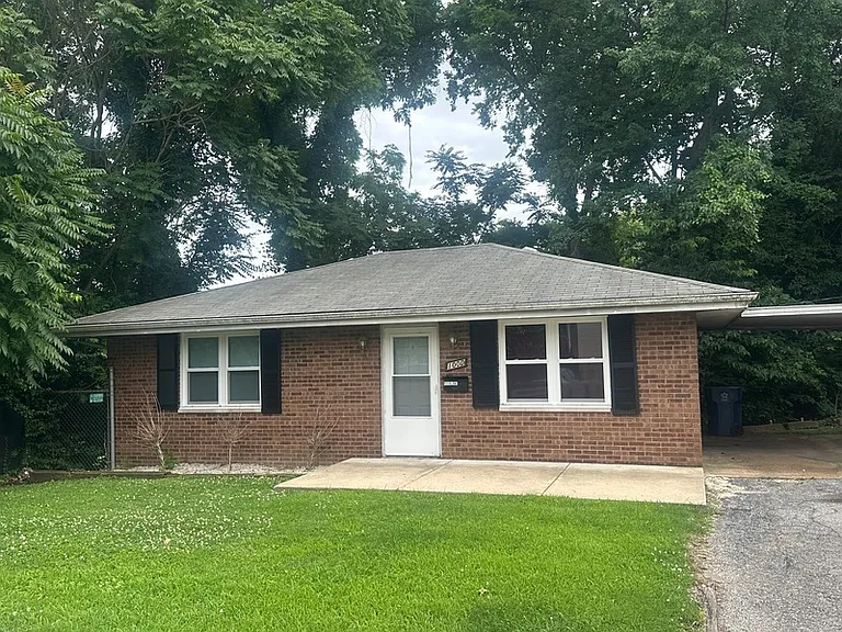 100 Highland Pl #D — Photo 1