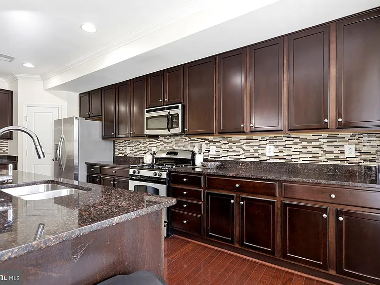 7931 Crescent Park Dr — Photo 6
