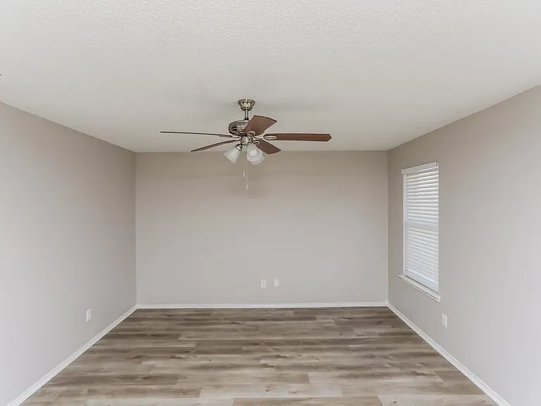 2036 Silverado Dr — Photo 4