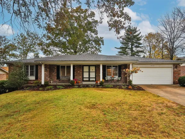 1013 Bridgeport Dr, Ballwin, MO 63011