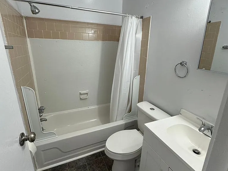 2115 Binford Ln — Photo 12