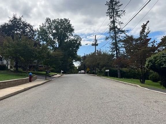 Exterior Neighborhood (street photo)