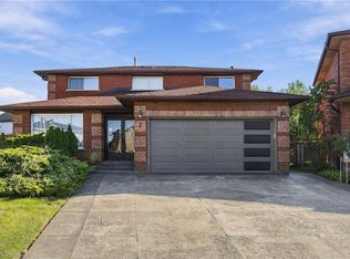 7 Argon Ct, Hamilton, ON L9C 7E5