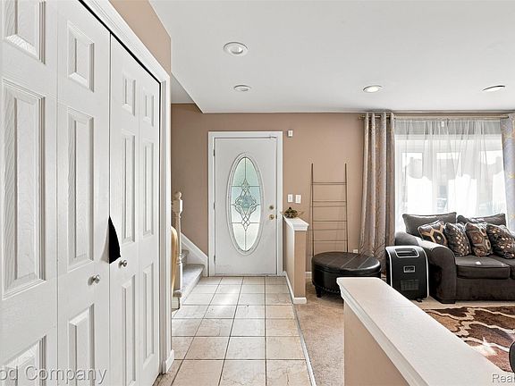 5th image of 29293 Marshall St